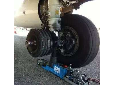 你知道飛機(jī)剎車盤吸收的能量有多大嗎？