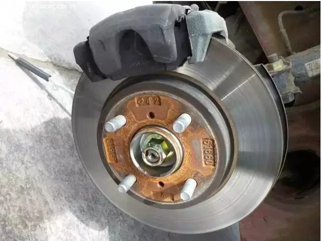 劣質(zhì)剎車片帶來(lái)怎樣的危害？