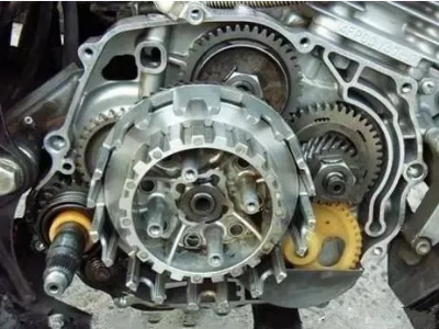 新摩托車經(jīng)常半離合多久換摩擦片？(下)