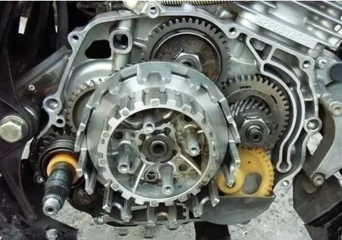 新摩托車經(jīng)常半離合多久換摩擦片？(下)