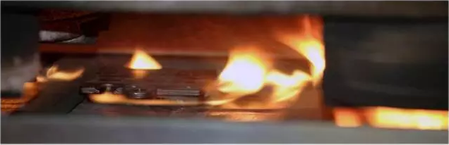 為什么新的剎車片上有孔隙？