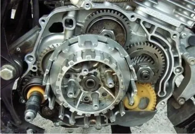 新摩托車經(jīng)常半離合多久換離合器片？（上）