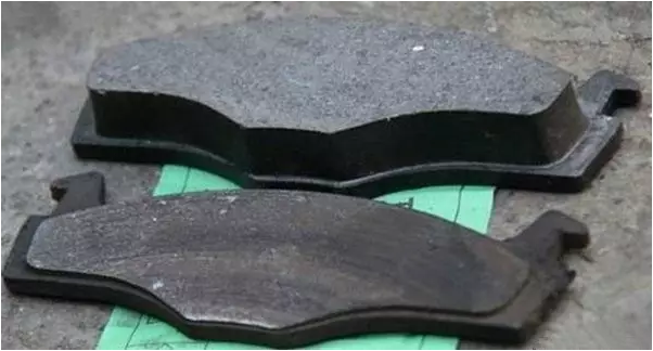 左右剎車片磨損不一致是怎么回事？