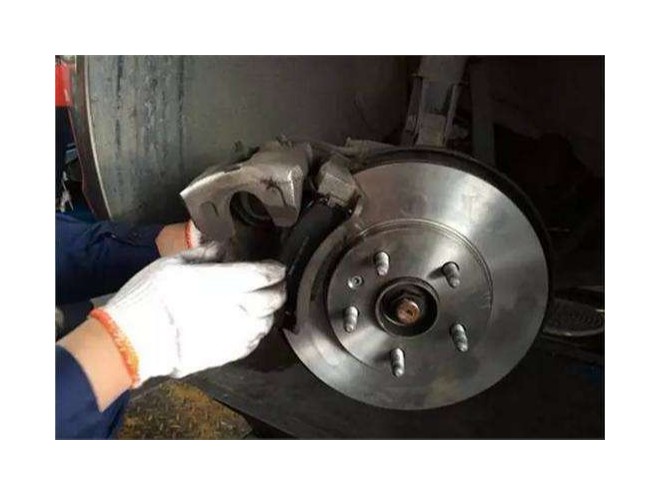 剎車(chē)片發(fā)響怎么辦