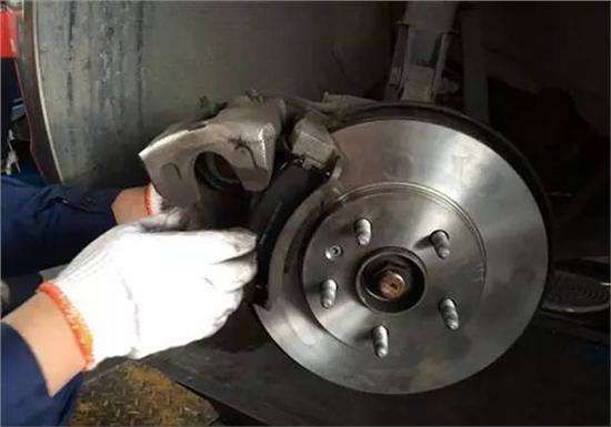 剎車片我們應該多久更換一次呢？