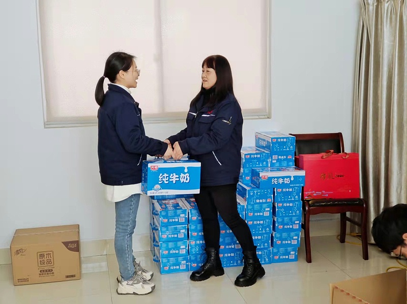 “三八”婦女節(jié)漢樂(lè)科剎車片公司為女職工發(fā)放溫馨福利